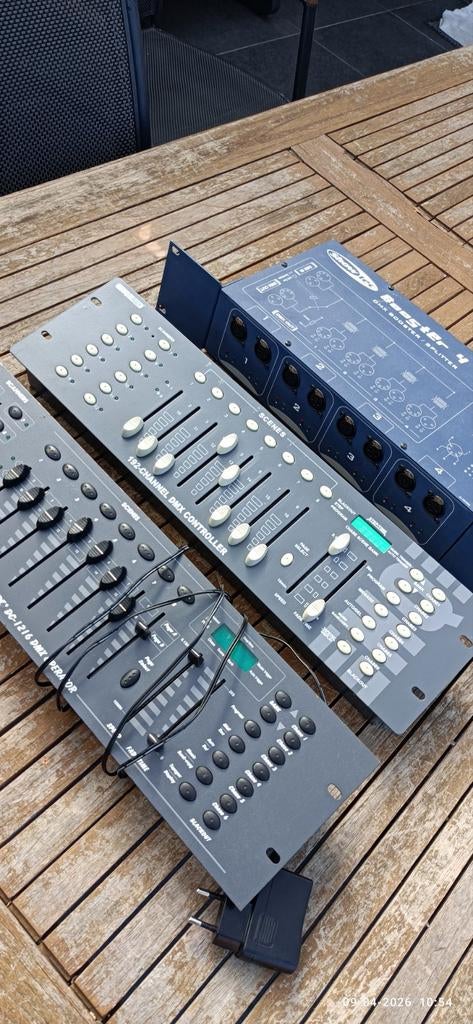 Allerlei licht an geluidapparaten., Ophalen