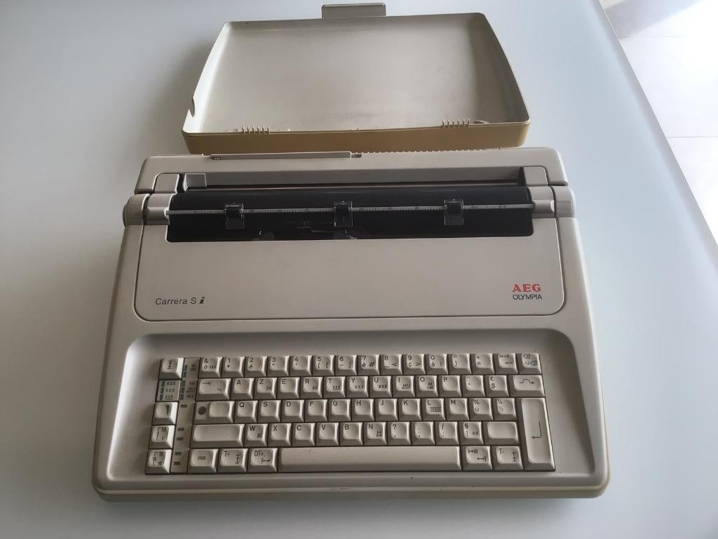 Electrische draagbare schrijfmachine, Ophalen, Gebruikt