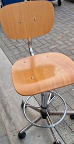 Chaise haute atelier, Enlèvement