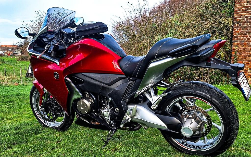 Honda Vfr 1200 F Nieuwstaat, Motorrijbewijs A, Sportuitlaat, Particulier, Meer dan 35 kW