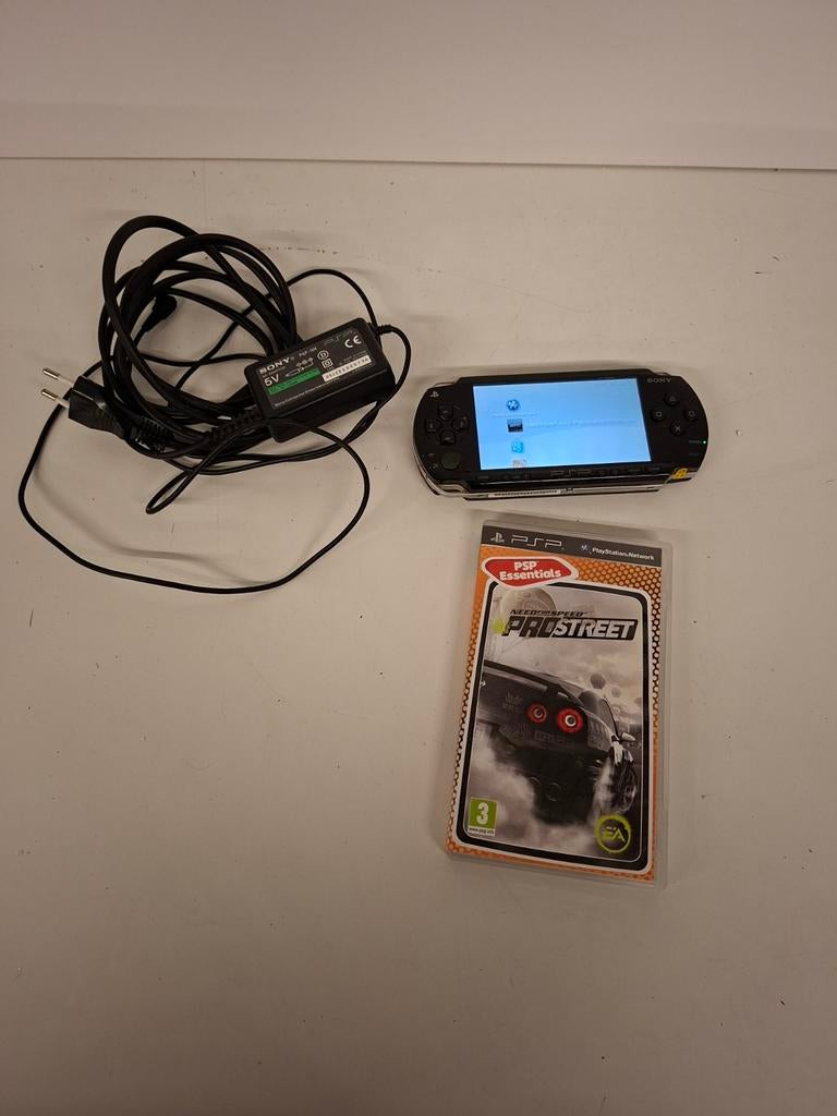 Psp E1004, Consoles de jeu & Jeux vidéo, Consoles de jeu | Sony PSP, Enlèvement ou Envoi