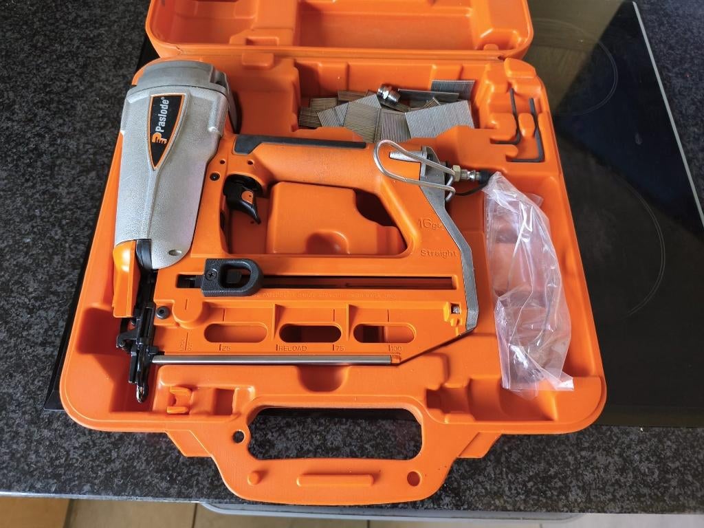 paslode tacker, Bricolage & Construction, Outillage | Outillage à main, Enlèvement, Comme neuf