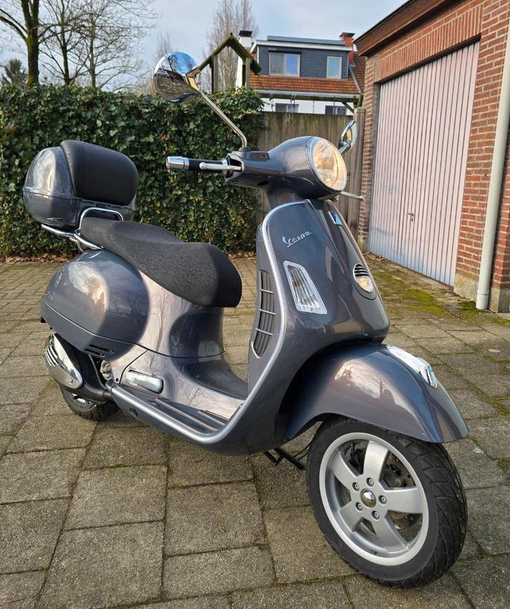 Vespa GTS 125cc – Topstaat – Dolomit Grijs, Motoren, Motoren | Piaggio, Particulier, Scooter, Ophalen