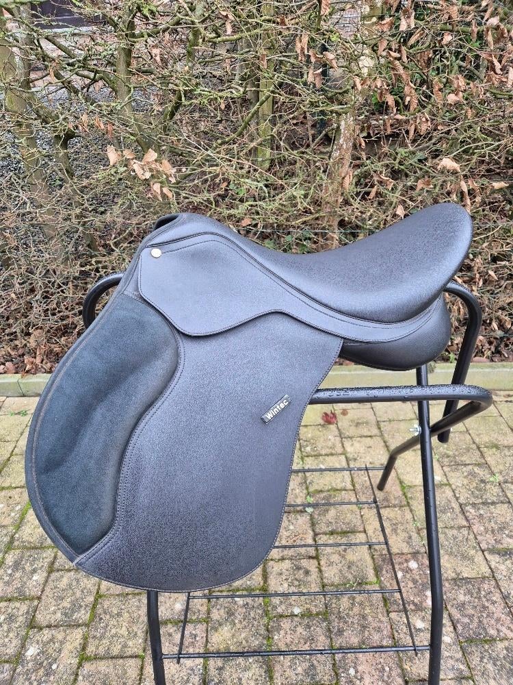 Selle Wintec 500 mixte 17.5', Animaux & Accessoires, Chevaux & Poneys | Brides & Harnachement, Comme neuf, Récréation, Enlèvement ou Envoi