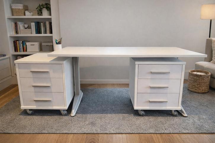 Modern degelijk wit bureau met 2 ladeblokken, Huis en Inrichting, Bureaus, Zo goed als nieuw, Bureau, Ophalen