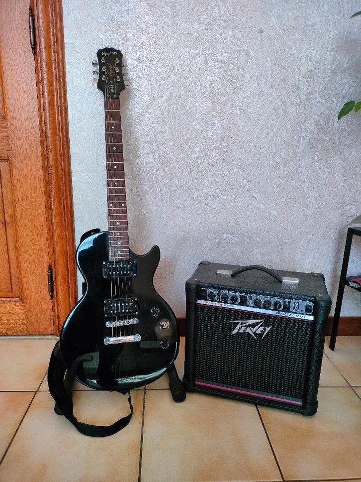 Elektrische gitaar + oefenversterker, Muziek en Instrumenten, Snaarinstrumenten | Gitaren | Elektrisch, Zo goed als nieuw, Solid body