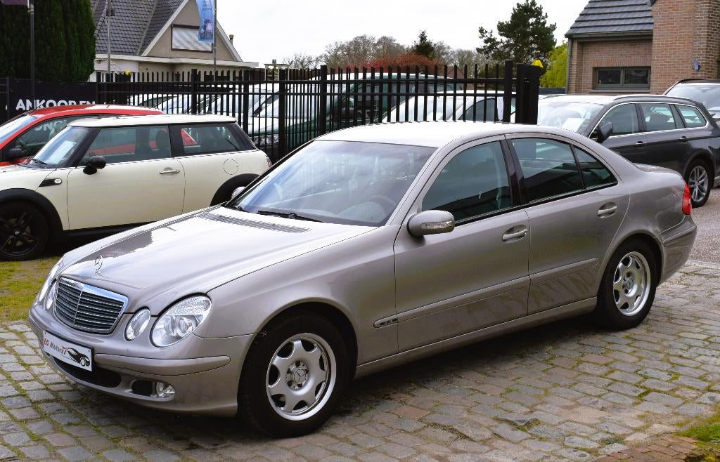 Mercedes E200cdi/132.000km!!/1st Owner/HISTORY, Auto's, Stof, Zwart, 4 cilinders, Lichtsensor