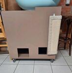 ◼️Houten Kattenkast op wieltjes met krabmat opzij, Dieren en Toebehoren, Ophalen, Zo goed als nieuw