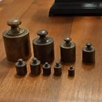 Oude weegschaal met gewichten, Ophalen