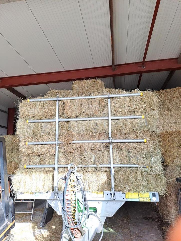 Hooi en stro te koop super mooi kwaliteit, Dieren en Toebehoren, Stalling en Weidegang