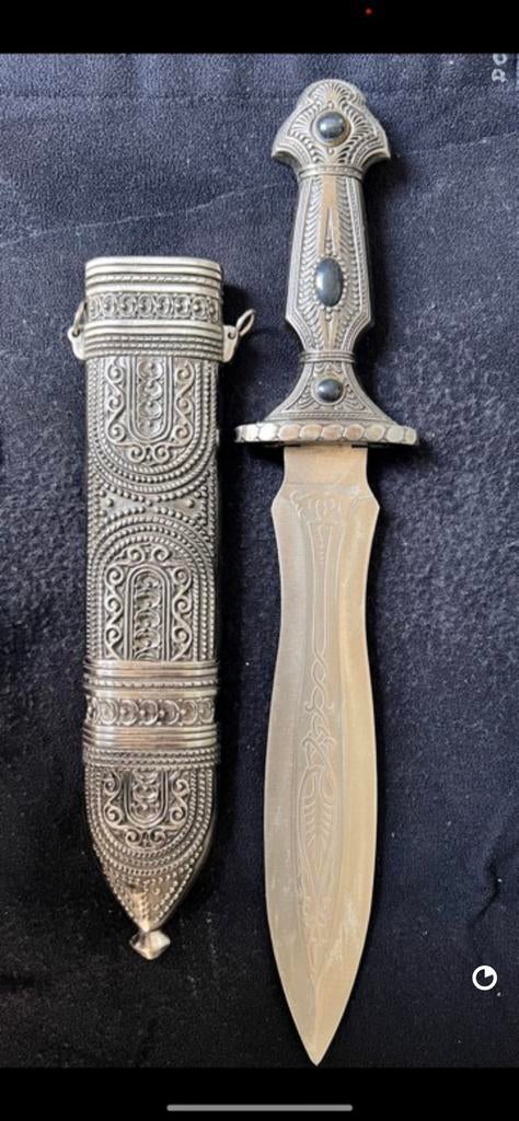 Poignard antiquité, Enlèvement ou Envoi