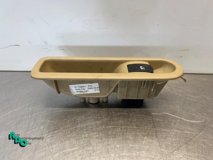 Elektrisch Raam Schakelaar van een Renault Modus (Modus 04-), Auto-onderdelen, Dashboard en Schakelaars, Renault, Gebruikt, 3 maanden garantie