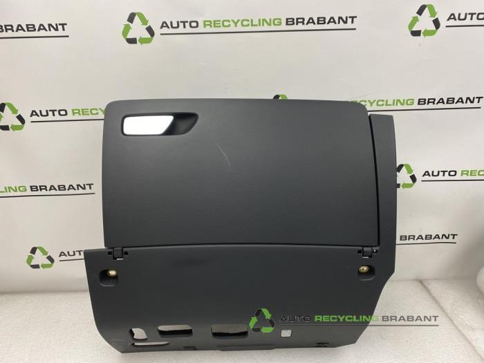 Boîte à gants d'un Audi A3, Autos : Pièces & Accessoires, Tableau de bord & Interrupteurs, Utilisé, 3 mois de garantie, Enlèvement ou Envoi