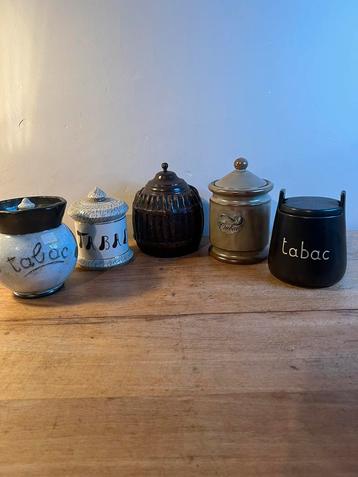 Lot de pots à tabac en terre cuite et grès, divers styles beschikbaar voor biedingen