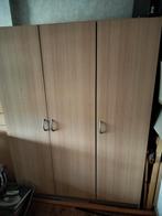 Armoire 3 portes avec planche , très bon état, Huis en Inrichting, Kasten | Kleerkasten, Ophalen, Zo goed als nieuw