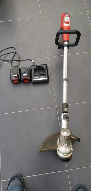 BLACK & DECKER GRASTRİMMER MET 2 STUK  36 VOLT LİTHİUM BATTE, Ophalen of Verzenden, Zo goed als nieuw
