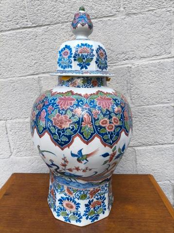 Antieke vaas  beschikbaar voor biedingen