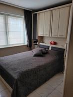 Chambre avec armoires bois clair et brun de Vastiau gaudo, Enlèvement