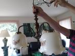Luchter, antiek, met 3 antieke gekartelde kapjes in melkglas, Ophalen of Verzenden