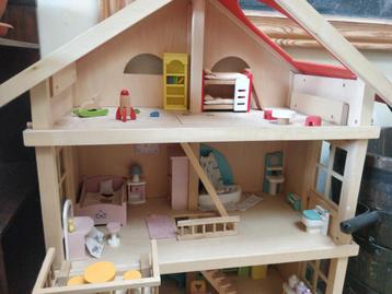 Maison de poupées en bois + accessoires  beschikbaar voor biedingen