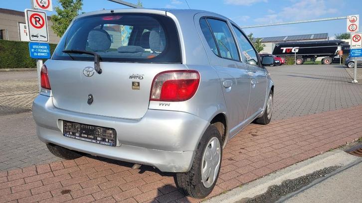 toyota yaris 1.3i AUTOMAAT AL BLANCO GEKEURD ROOS FORM 2002, Auto's, Toyota, Bedrijf, Te koop, Yaris, ABS, Airbags, Boordcomputer