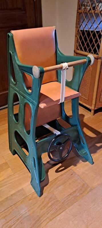 puériculture  , chaise d'enfant beschikbaar voor biedingen