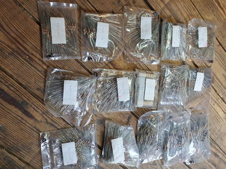 NOS carbon Weerstanden assortiment diy tube versterker etc., Hobby en Vrije tijd, Elektronica-componenten, Zo goed als nieuw, Ophalen of Verzenden