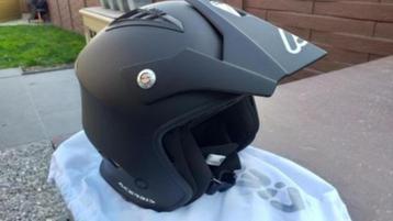 Motorhelm beschikbaar voor biedingen