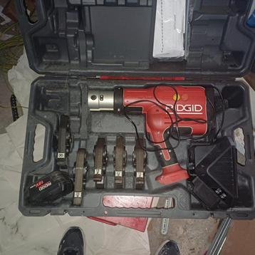 RIDGID RP330 krimptang met batterij beschikbaar voor biedingen