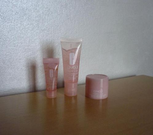 Clinique set Moisture surge concentrate +eye +hydrator 27 ml, Handtassen en Accessoires, Uiterlijk | Gezichtsverzorging, Ophalen of Verzenden