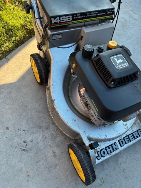 Tondeuse John Deere, Jardin & Terrasse, Tondeuses à gazon, Utilisé, Tondeuses à gazon à essence, 50 cm ou plus, Vitesses, Enlèvement