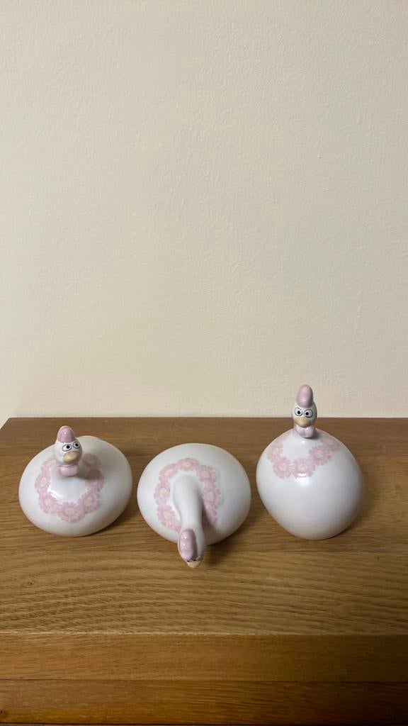 Lot de 3 petites poules j Line fleurs roses parfait état, Collections, Comme neuf