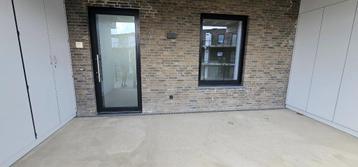 Nieuwbouwappartement met één slaapkamer. beschikbaar voor biedingen