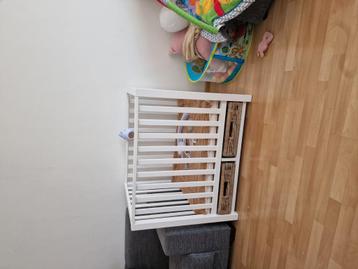 Babybox met kleed en speel  beschikbaar voor biedingen