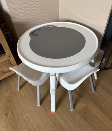 Speeltafel voor kinderen beschikbaar voor biedingen