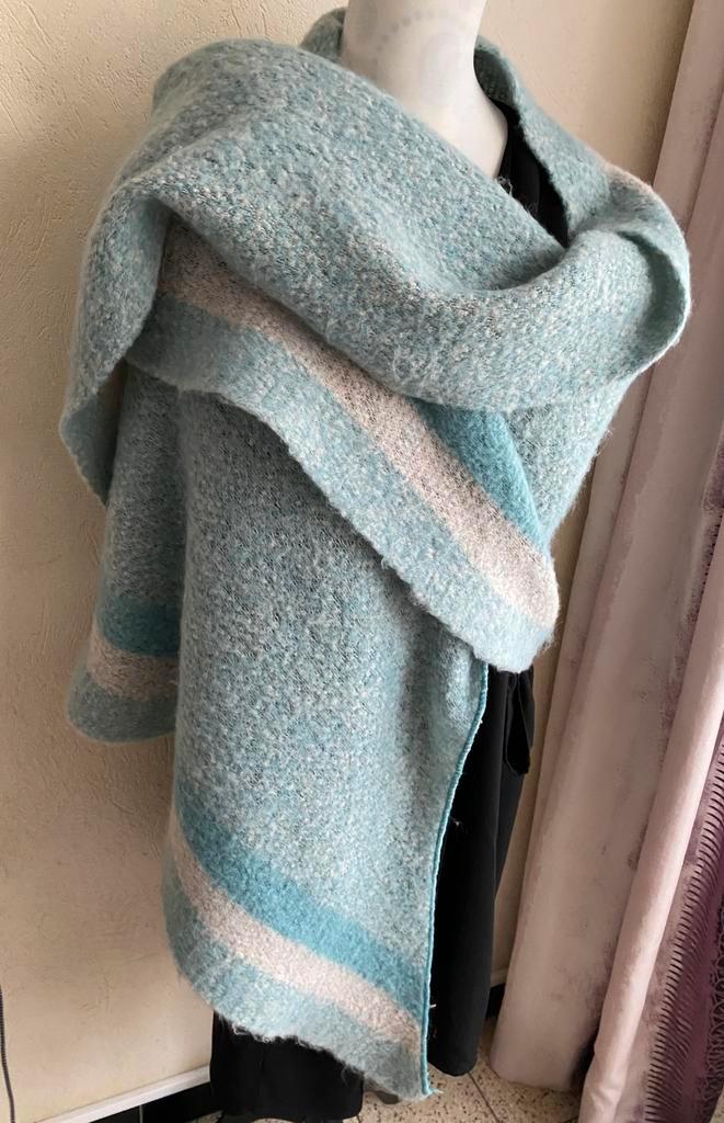 Zachte en warme oversized sjaal/sjaal, Kleding | Dames, Mutsen, Sjaals en Handschoenen, Zo goed als nieuw, Sjaal, Ophalen of Verzenden