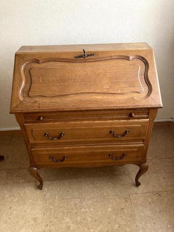 Bureau/ dressoir beschikbaar voor biedingen