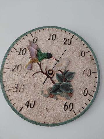 Decoratieve buitenthermometer in de vorm van een klok  beschikbaar voor biedingen