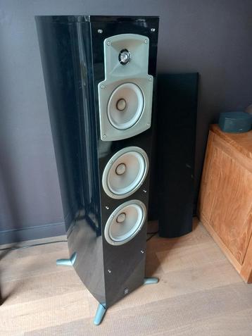 Yamaha 2 6ohms zwarte luxueuze kolomspeakers 250 W