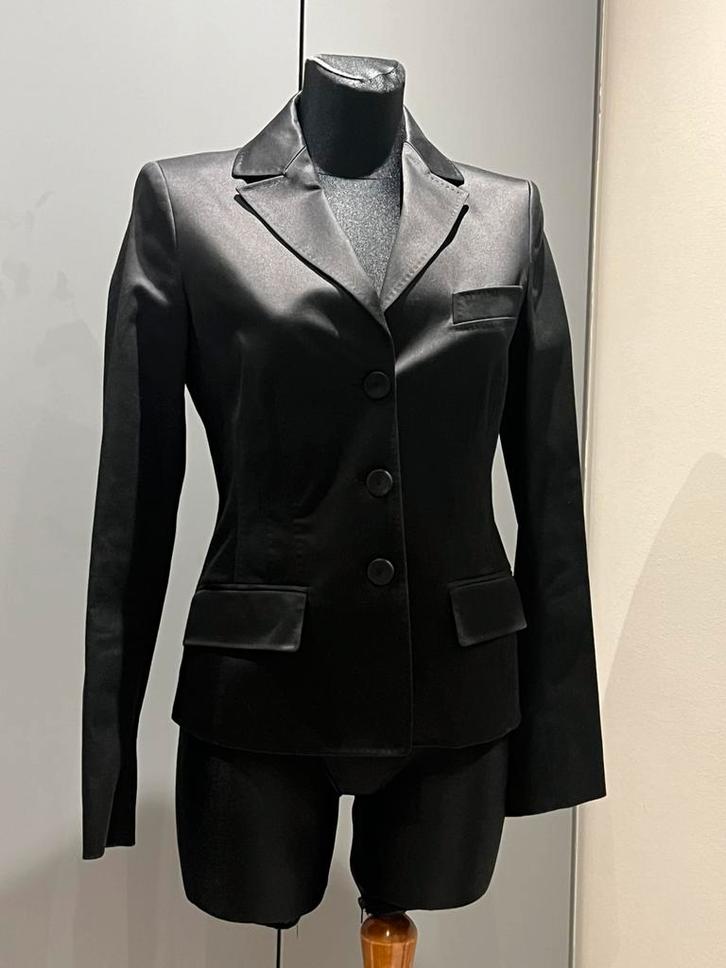 380€ Getailleerde zwarte satijn look blazer vest Hugo Boss, Kleding | Dames, Truien en Vesten, Zo goed als nieuw, Maat 36 (S)