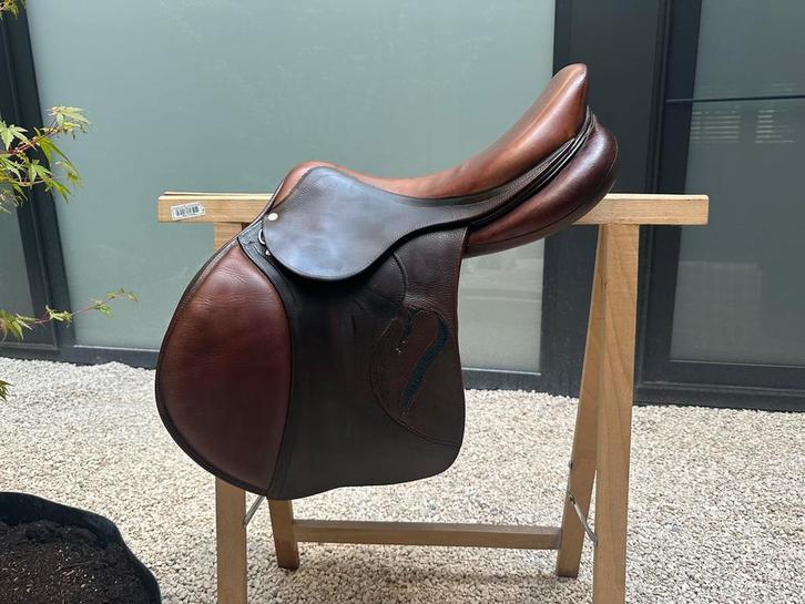 Antares Classique springzadel 17,5  te koop, Dieren en Toebehoren, Paarden en Pony's | Zadels, Gebruikt, Springen, Ophalen of Verzenden