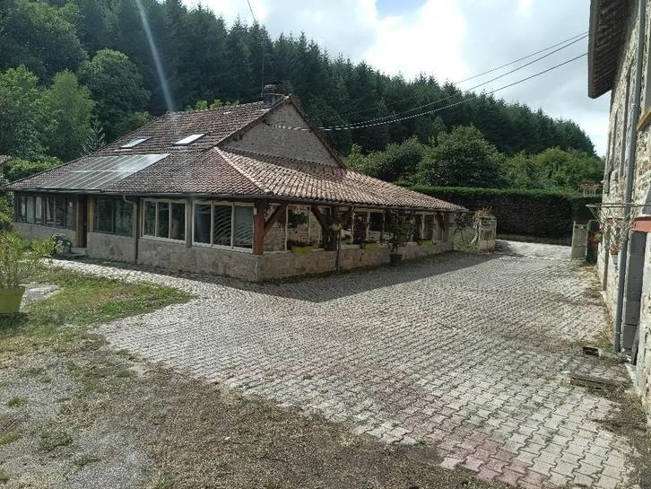 Vrijstaand landhuis met 3 hectare grond depart 87, Immo, Buitenland, Frankrijk, Woonhuis, Landelijk