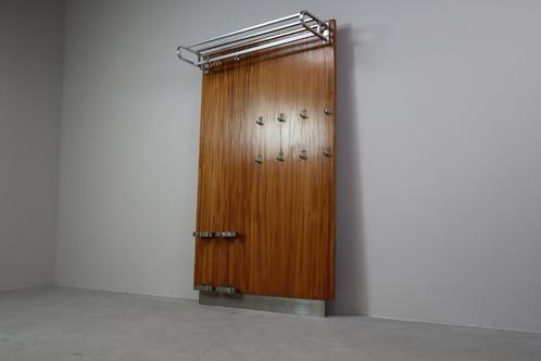 Modernist wall-mounted cloakroom in Teak, 1950s, Antiek en Kunst, Antiek | Woonaccessoires, Ophalen