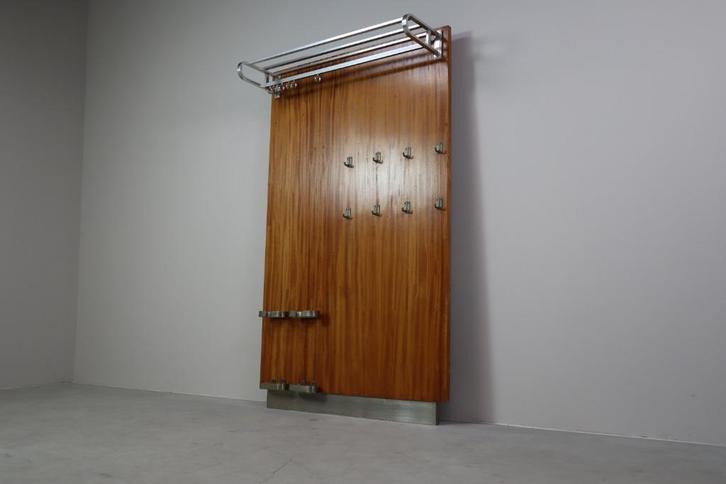 Modernist wall-mounted cloakroom in Teak, 1950s, Antiek en Kunst, Antiek | Woonaccessoires, Ophalen