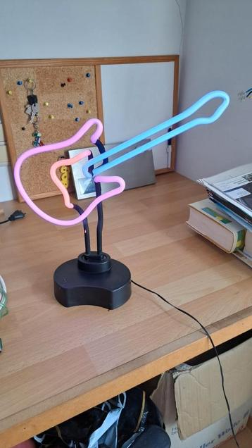 Neonlamp beschikbaar voor biedingen