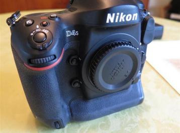 Nikon D4s + tous les accessoires - À peine 10 000 clics !