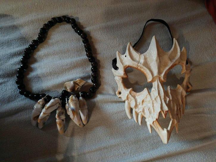 feest artikelen masker en ketting, Kleding | Dames, Carnavalskleding en Feestkleding, Zo goed als nieuw, Accessoires, Ophalen of Verzenden