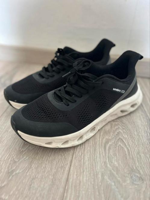 Umbro-sneakers met veters., Kleding | Heren, Schoenen, Gedragen, Sneakers, Zwart, Ophalen of Verzenden