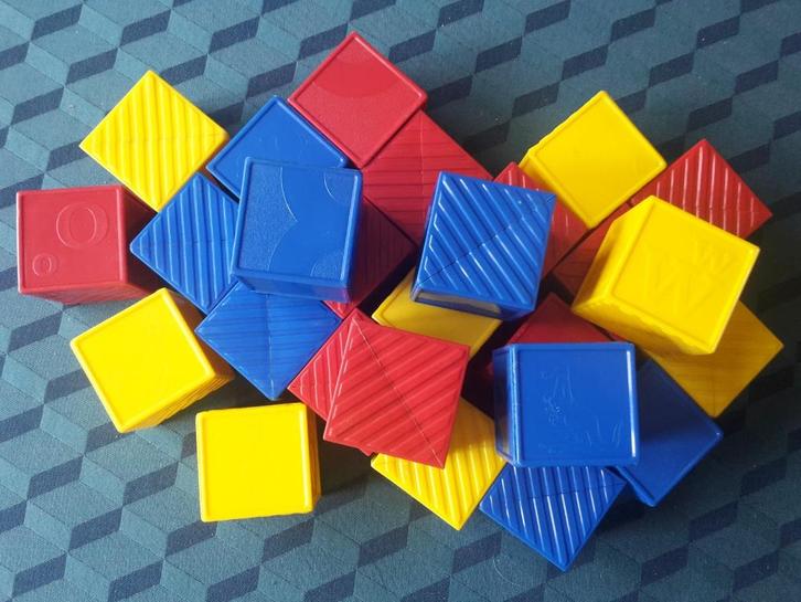 26 Vintage blokken van Tupperware, 1971, alfabet en prentjes, Verzamelen, Speelgoed, Gebruikt, Ophalen of Verzenden