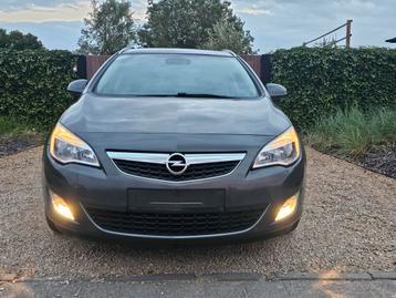 Opel astra cosmo 1.7 / 81kw / 1ère propriétair / très propre